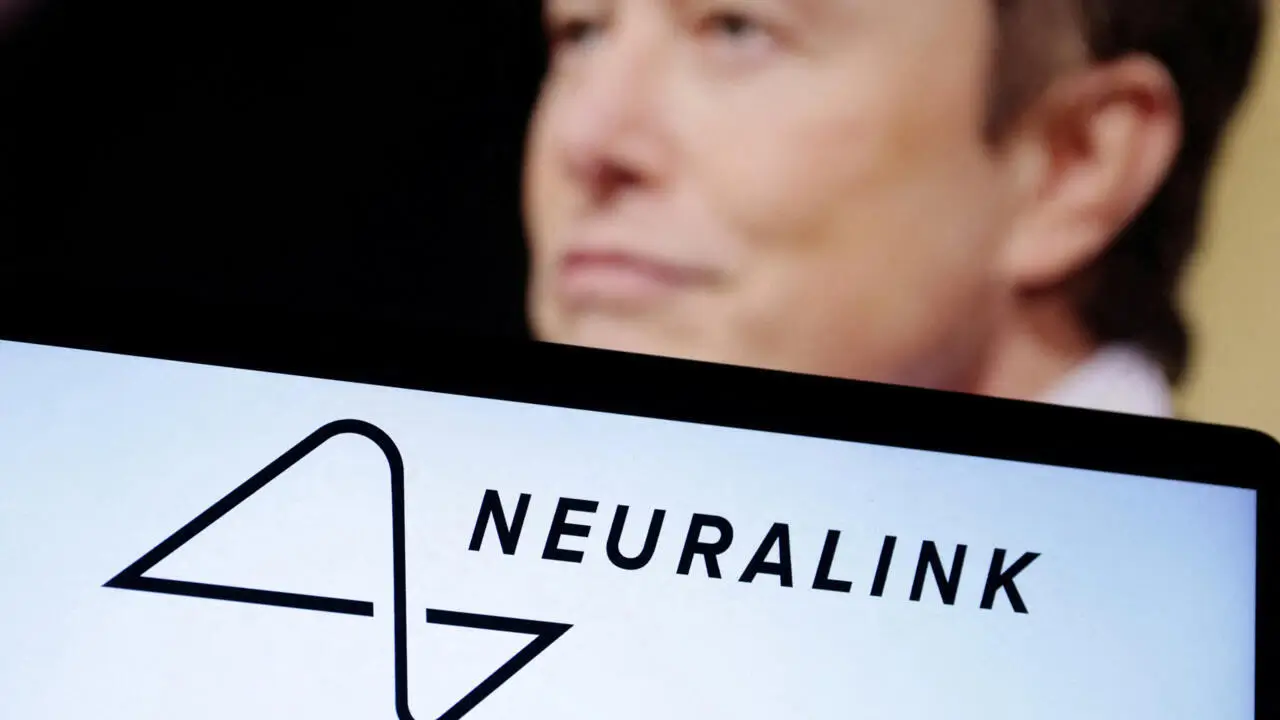 Empresa De Chips Cerebrales Respaldada Por Beijing Admite Retraso Frente A Neuralink